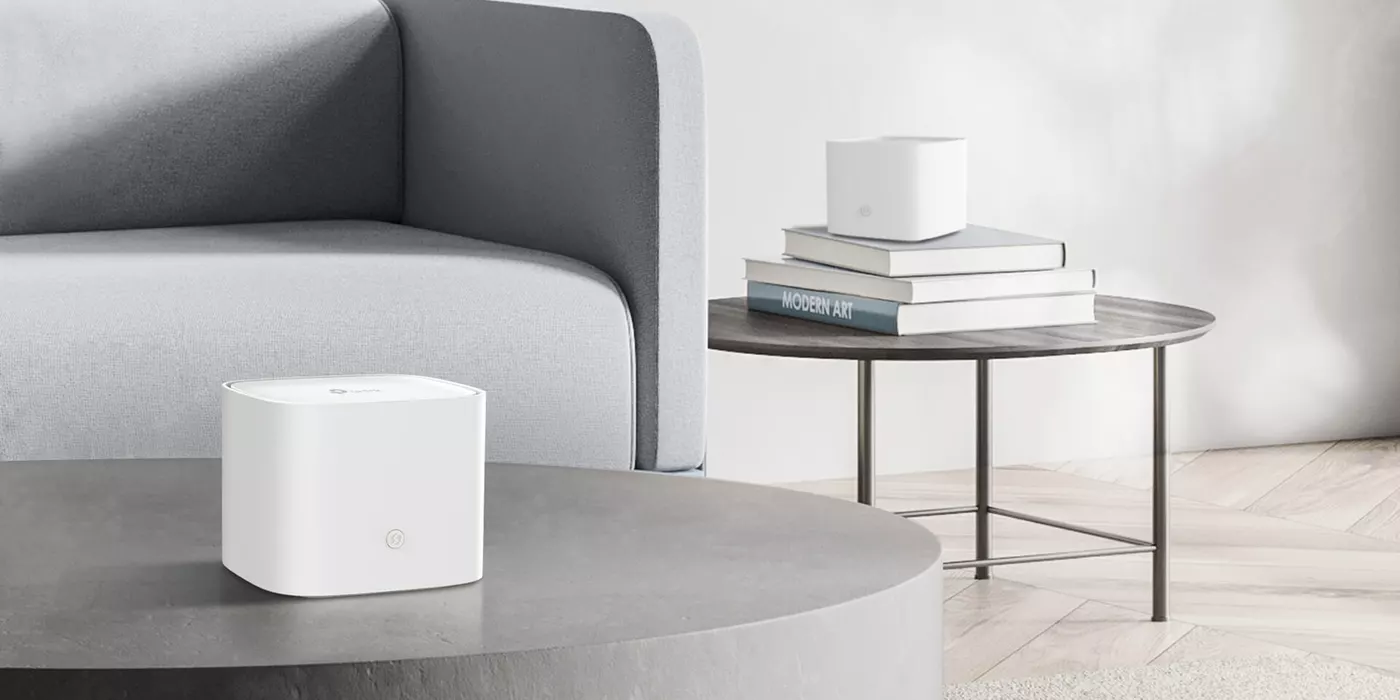 Dos unidades de TP-Link HX520 en el salón de una casa